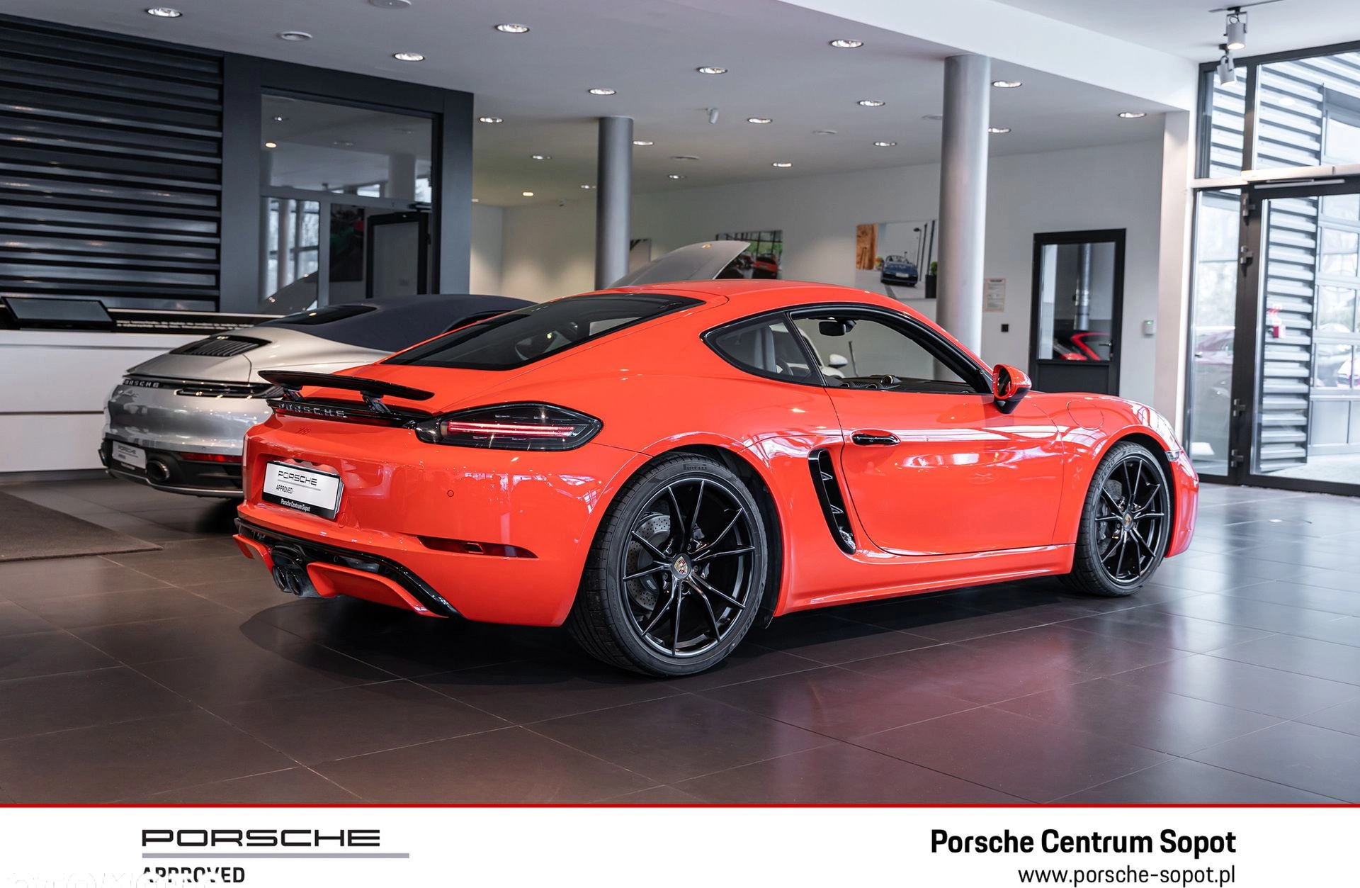 Porsche 718 Cayman cena 429718 przebieg: 13700, rok produkcji 2021 z Rudnik nad Sanem małe 379
